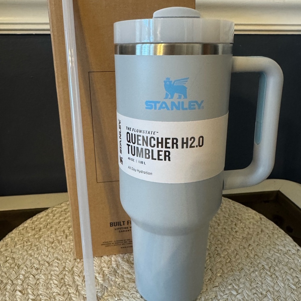 Stanley Quencher H2.0 Tumbler in Light Blue/Grey